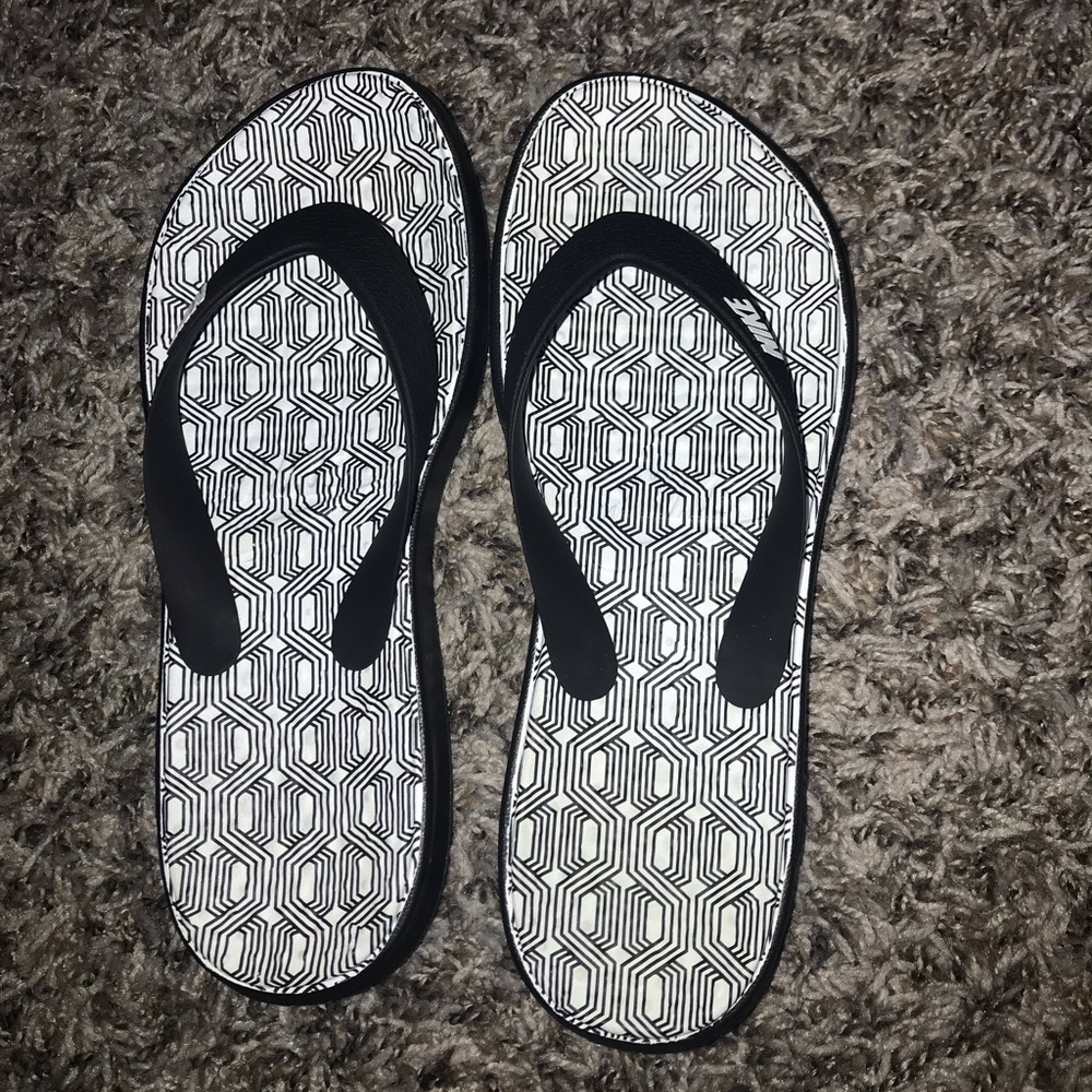 Nike flip flops 6